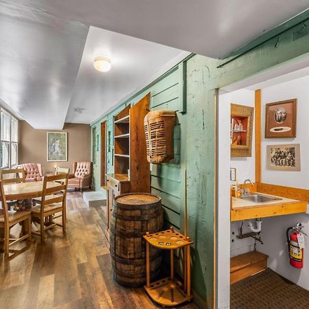 Whiskey Ridge Lodge, A Restored 1940S Gem, 2 Mins From Downtown, Breathtaking City Views, Custom Game Room, And Spacious Elegance جاتلينبرج المظهر الخارجي الصورة