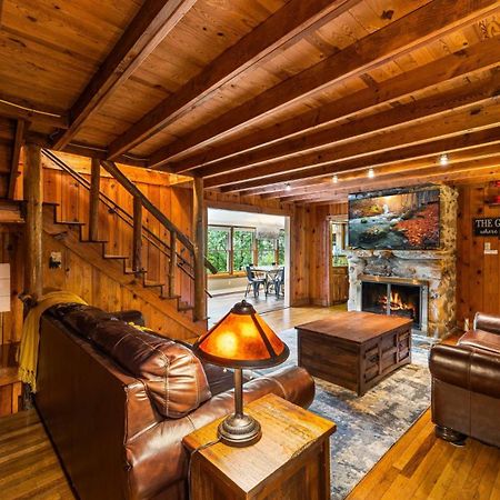 Whiskey Ridge Lodge, A Restored 1940S Gem, 2 Mins From Downtown, Breathtaking City Views, Custom Game Room, And Spacious Elegance جاتلينبرج المظهر الخارجي الصورة