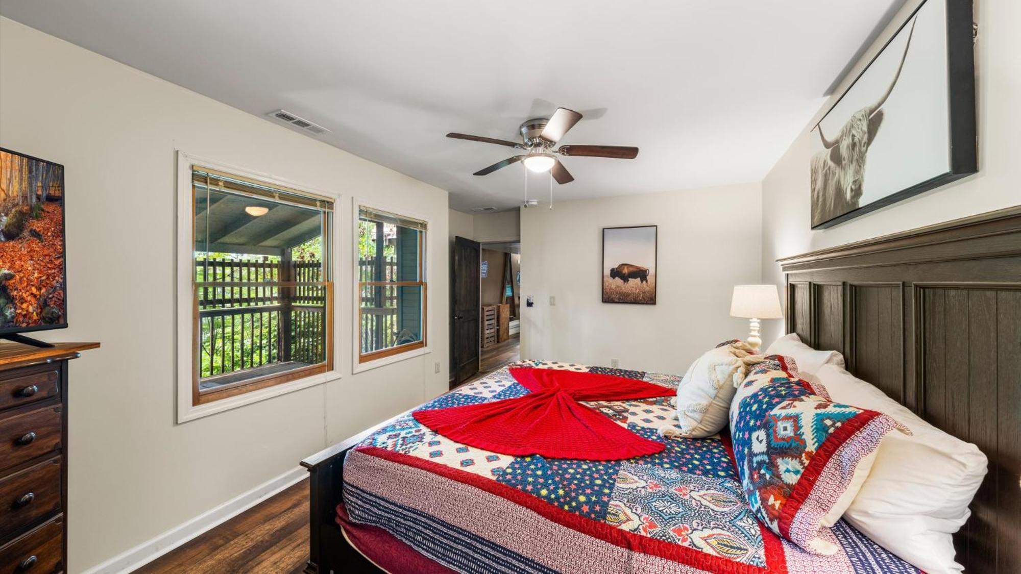 Whiskey Ridge Lodge, A Restored 1940S Gem, 2 Mins From Downtown, Breathtaking City Views, Custom Game Room, And Spacious Elegance جاتلينبرج المظهر الخارجي الصورة