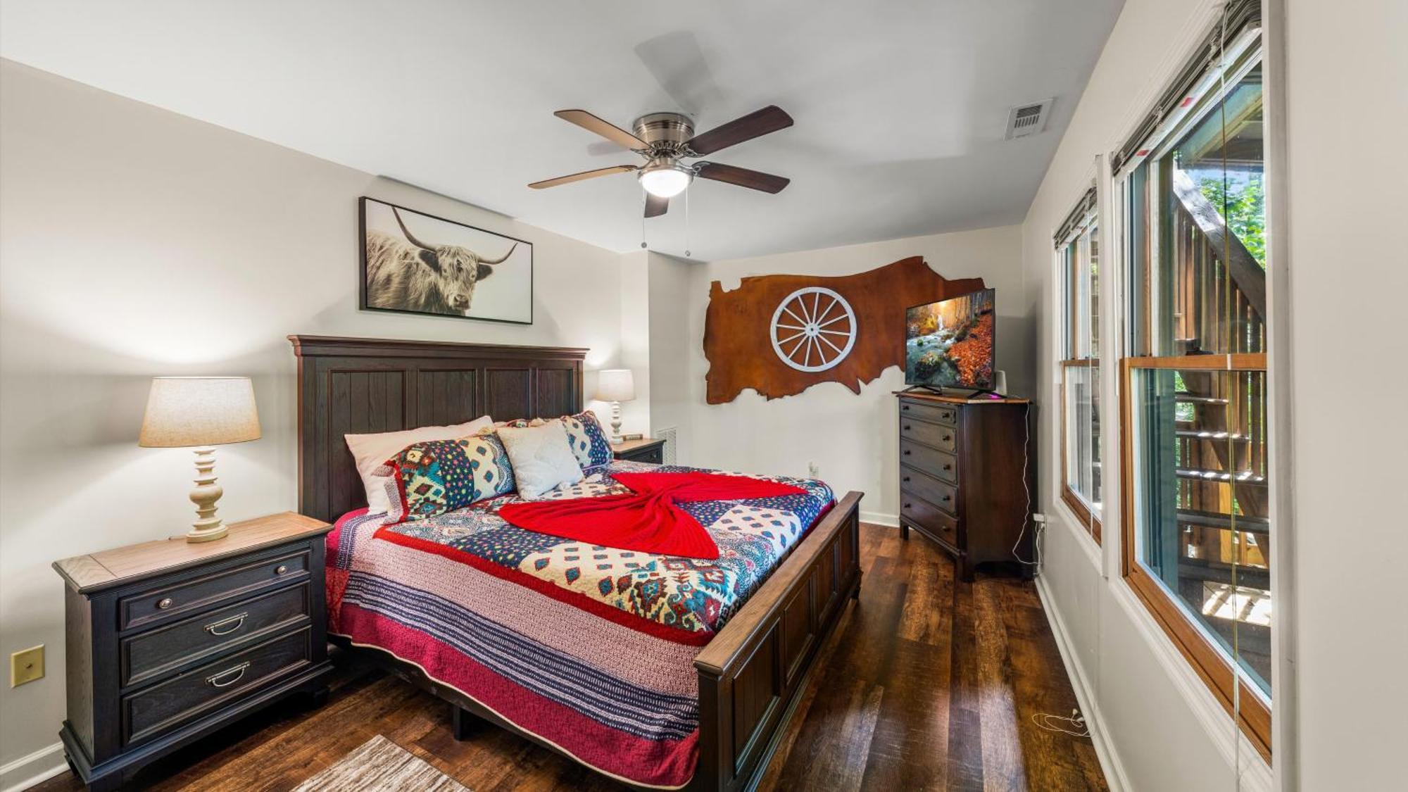 Whiskey Ridge Lodge, A Restored 1940S Gem, 2 Mins From Downtown, Breathtaking City Views, Custom Game Room, And Spacious Elegance جاتلينبرج المظهر الخارجي الصورة