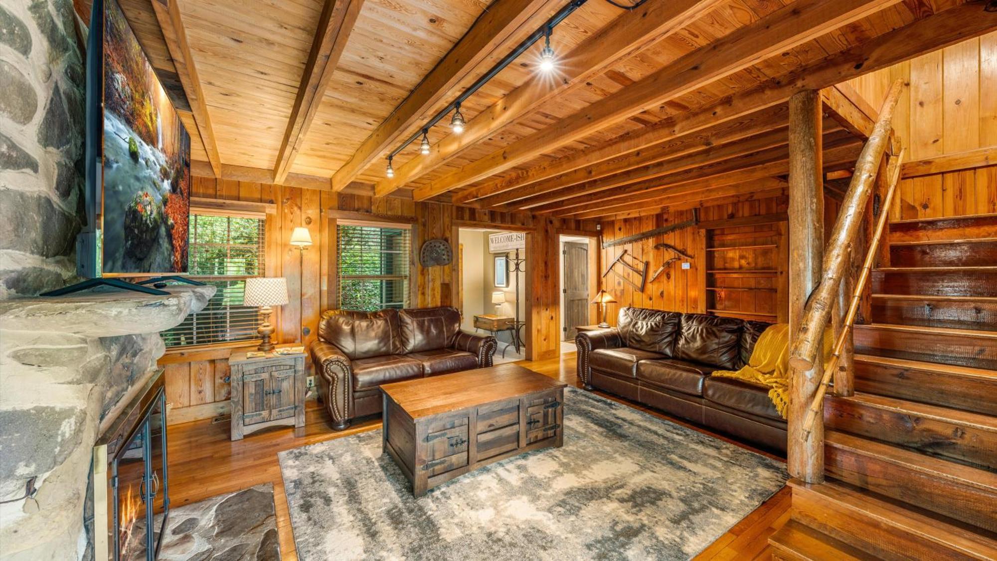 Whiskey Ridge Lodge, A Restored 1940S Gem, 2 Mins From Downtown, Breathtaking City Views, Custom Game Room, And Spacious Elegance جاتلينبرج المظهر الخارجي الصورة