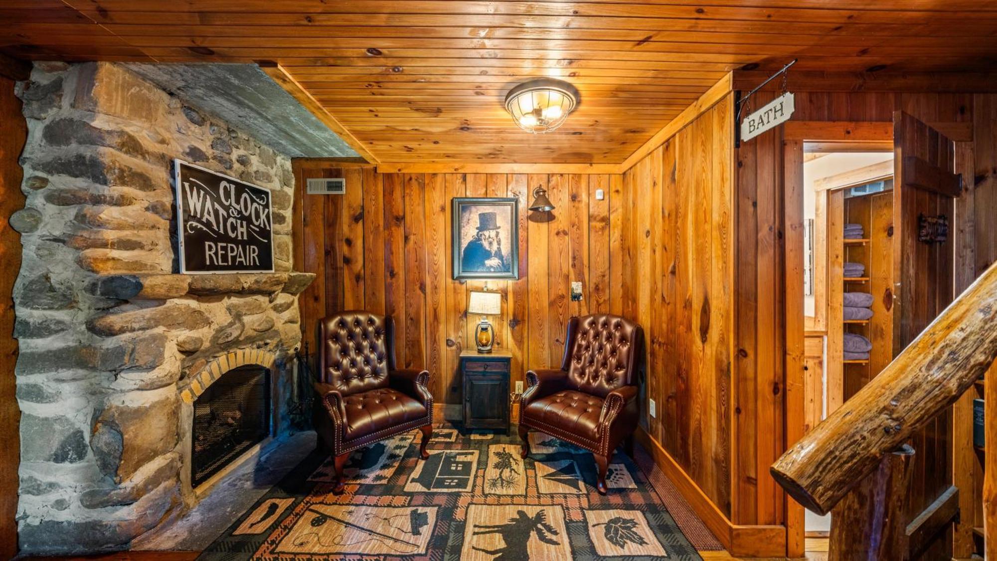 Whiskey Ridge Lodge, A Restored 1940S Gem, 2 Mins From Downtown, Breathtaking City Views, Custom Game Room, And Spacious Elegance جاتلينبرج المظهر الخارجي الصورة