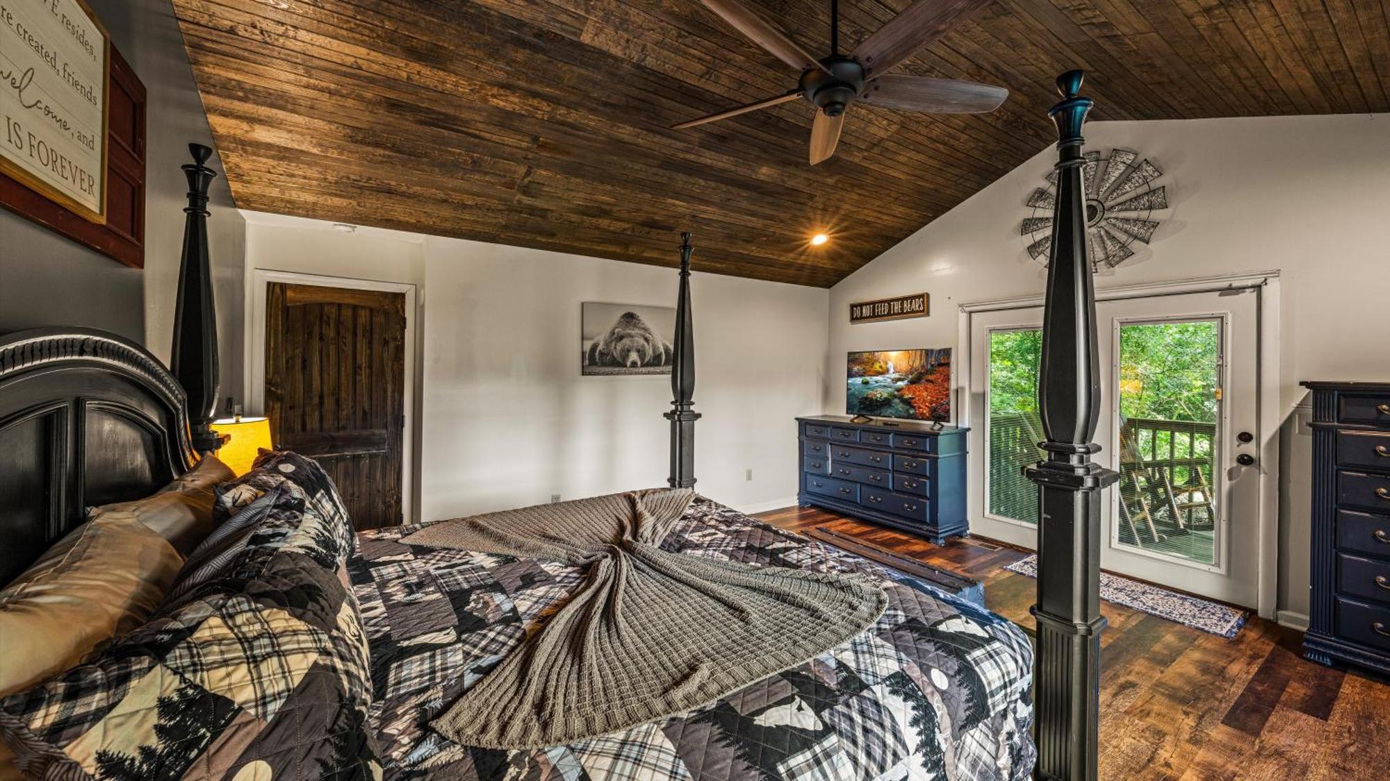 Whiskey Ridge Lodge, A Restored 1940S Gem, 2 Mins From Downtown, Breathtaking City Views, Custom Game Room, And Spacious Elegance جاتلينبرج المظهر الخارجي الصورة