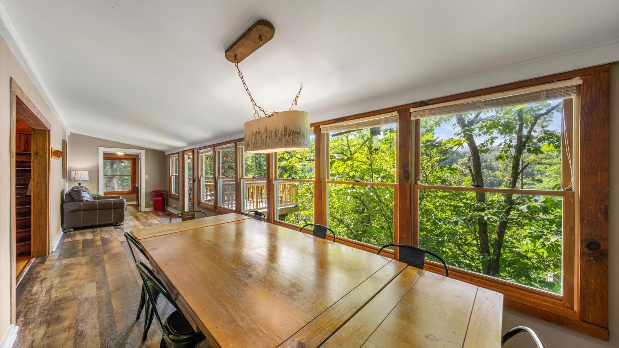 Whiskey Ridge Lodge, A Restored 1940S Gem, 2 Mins From Downtown, Breathtaking City Views, Custom Game Room, And Spacious Elegance جاتلينبرج المظهر الخارجي الصورة