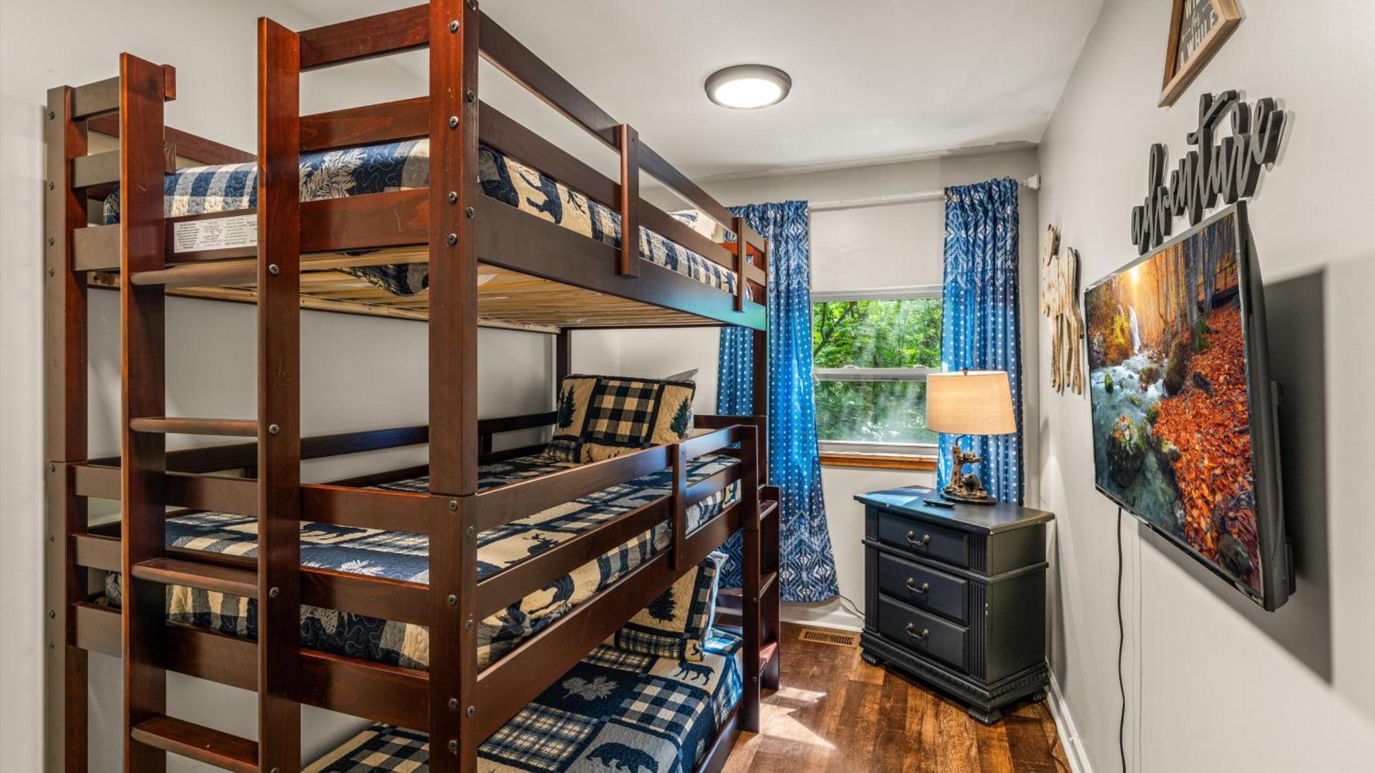 Whiskey Ridge Lodge, A Restored 1940S Gem, 2 Mins From Downtown, Breathtaking City Views, Custom Game Room, And Spacious Elegance جاتلينبرج المظهر الخارجي الصورة