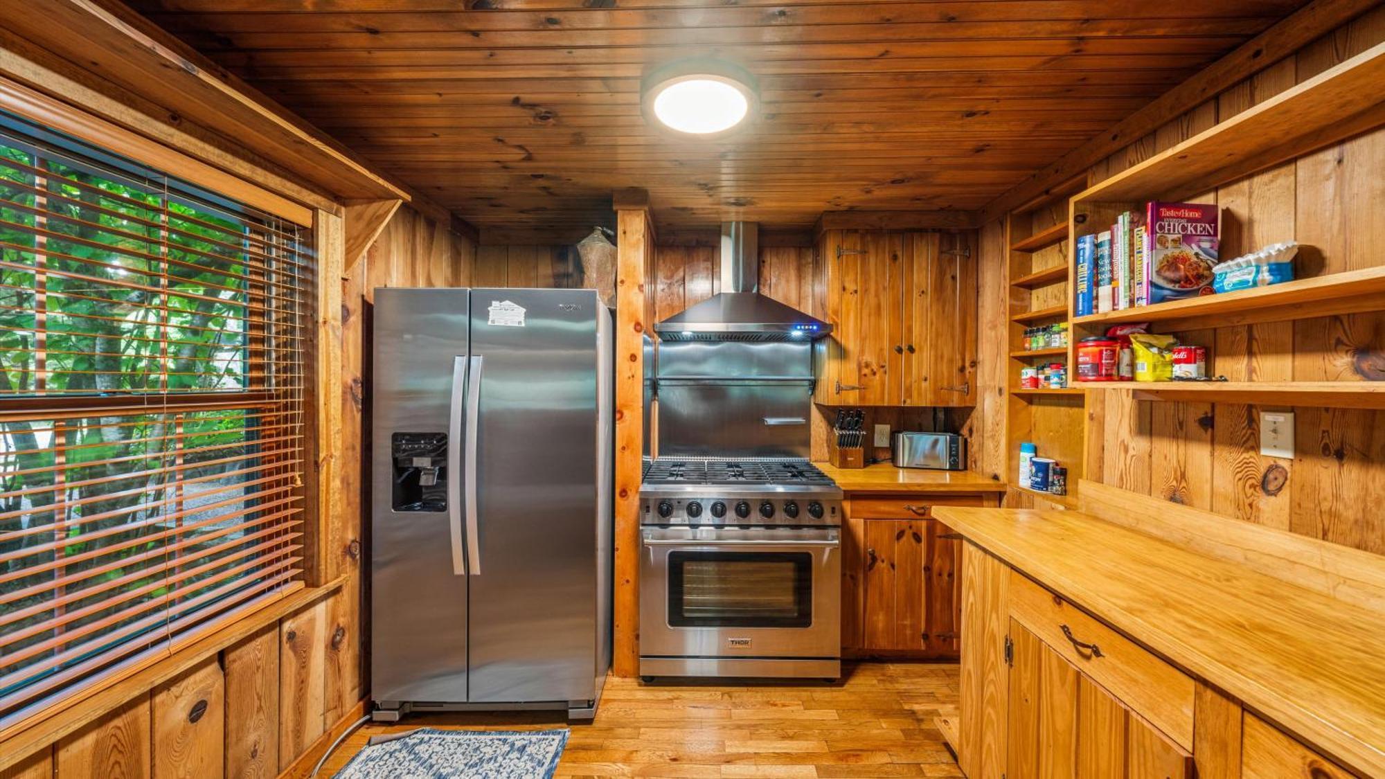 Whiskey Ridge Lodge, A Restored 1940S Gem, 2 Mins From Downtown, Breathtaking City Views, Custom Game Room, And Spacious Elegance جاتلينبرج المظهر الخارجي الصورة