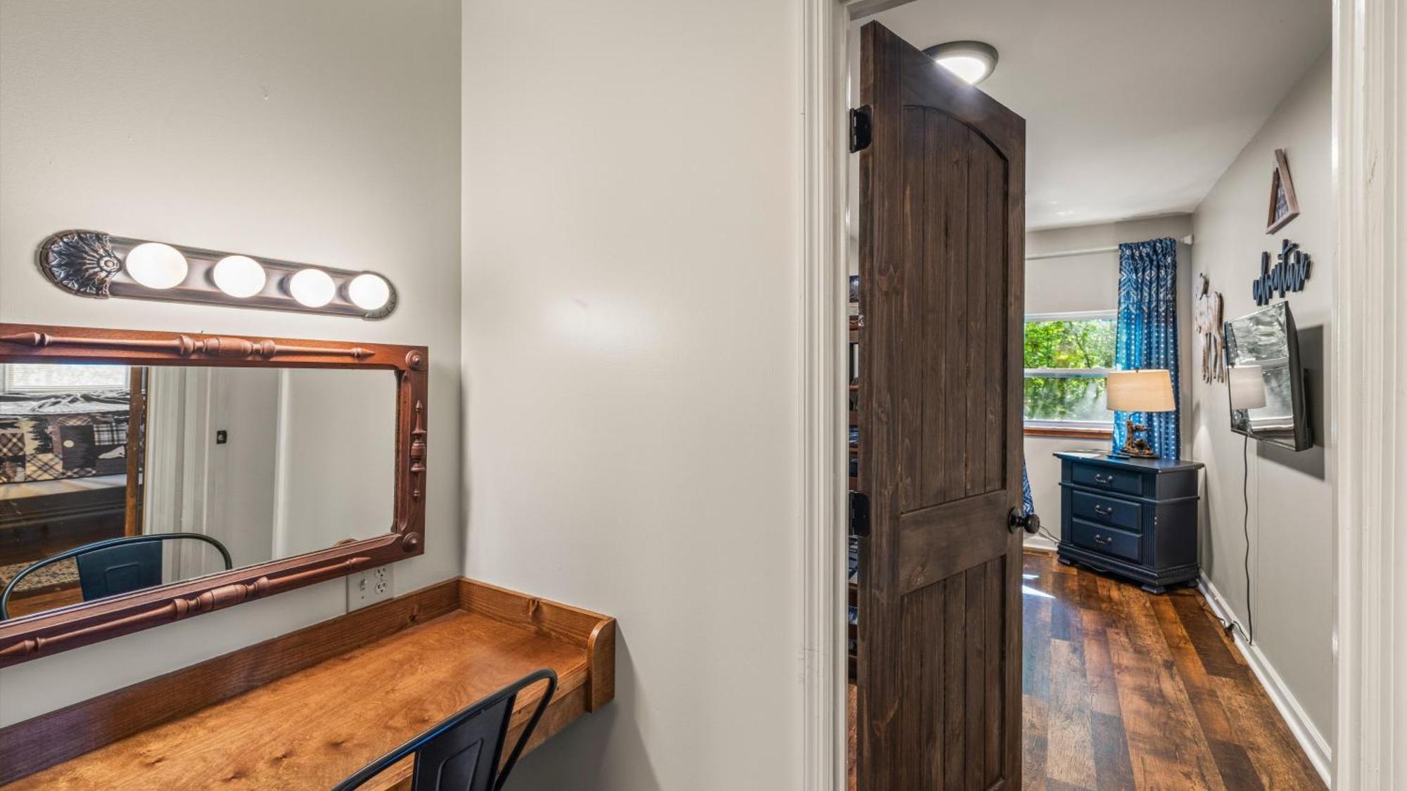 Whiskey Ridge Lodge, A Restored 1940S Gem, 2 Mins From Downtown, Breathtaking City Views, Custom Game Room, And Spacious Elegance جاتلينبرج المظهر الخارجي الصورة