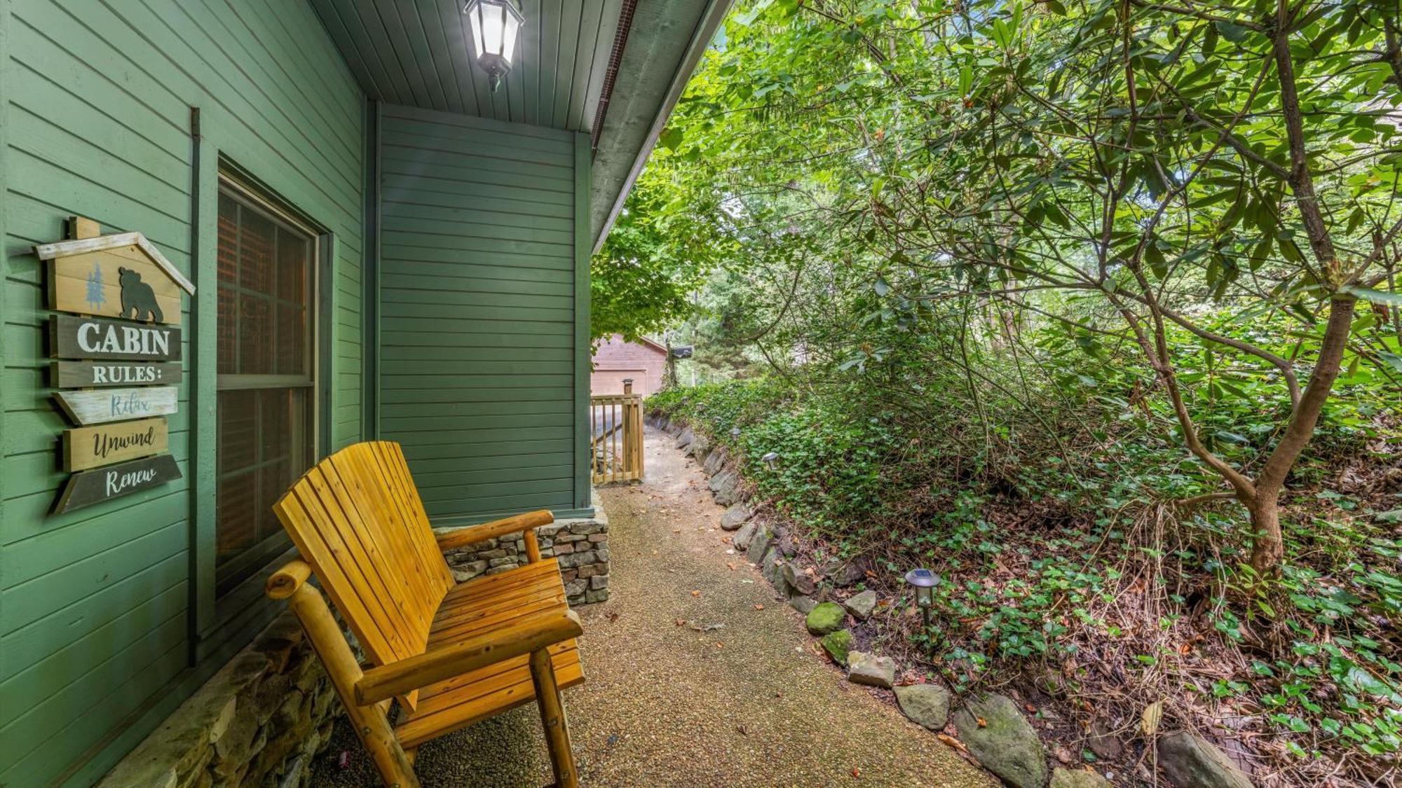 Whiskey Ridge Lodge, A Restored 1940S Gem, 2 Mins From Downtown, Breathtaking City Views, Custom Game Room, And Spacious Elegance جاتلينبرج المظهر الخارجي الصورة