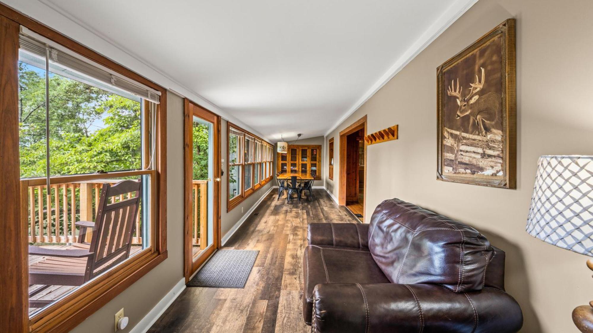 Whiskey Ridge Lodge, A Restored 1940S Gem, 2 Mins From Downtown, Breathtaking City Views, Custom Game Room, And Spacious Elegance جاتلينبرج المظهر الخارجي الصورة