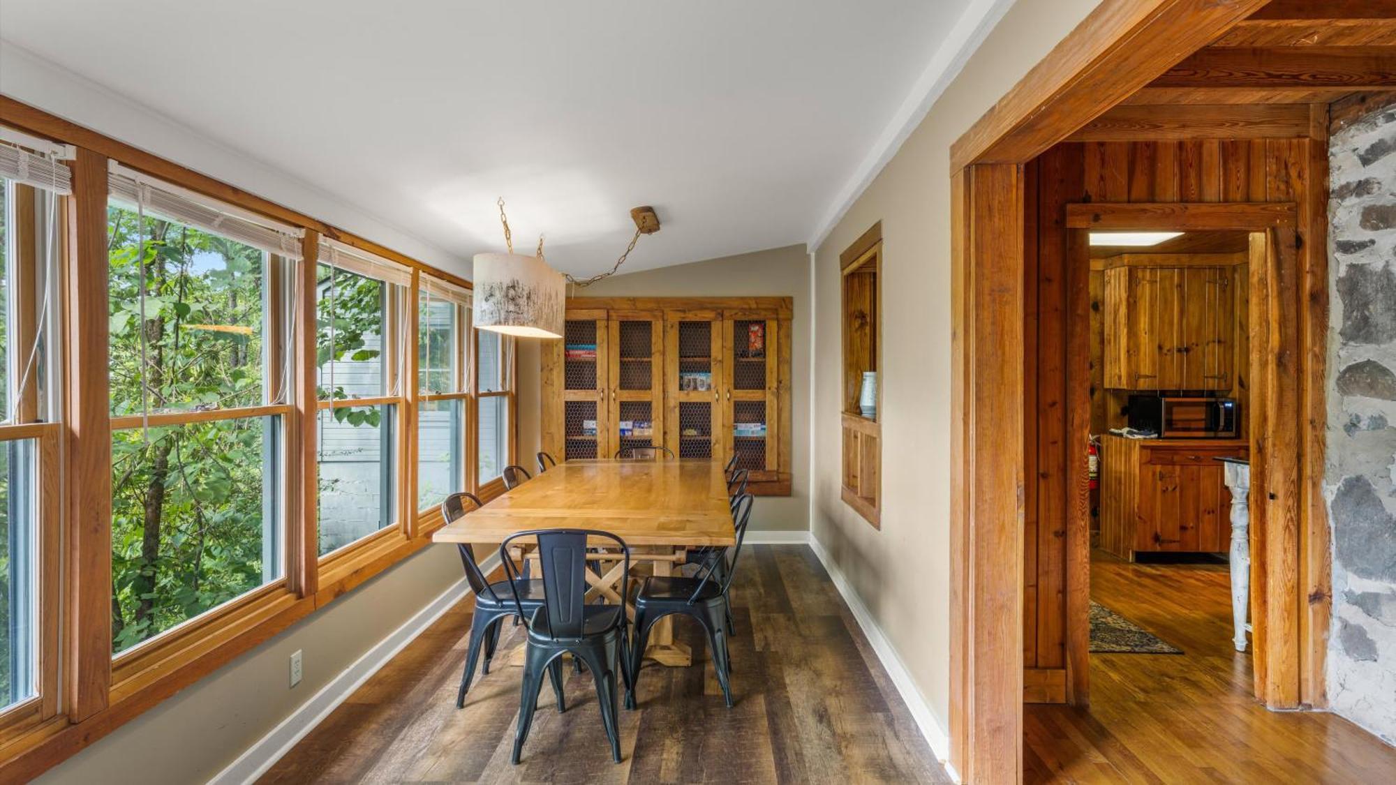 Whiskey Ridge Lodge, A Restored 1940S Gem, 2 Mins From Downtown, Breathtaking City Views, Custom Game Room, And Spacious Elegance جاتلينبرج المظهر الخارجي الصورة