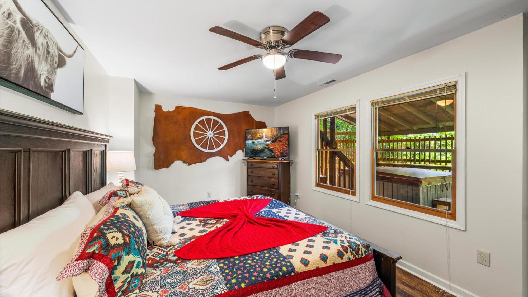 Whiskey Ridge Lodge, A Restored 1940S Gem, 2 Mins From Downtown, Breathtaking City Views, Custom Game Room, And Spacious Elegance جاتلينبرج المظهر الخارجي الصورة