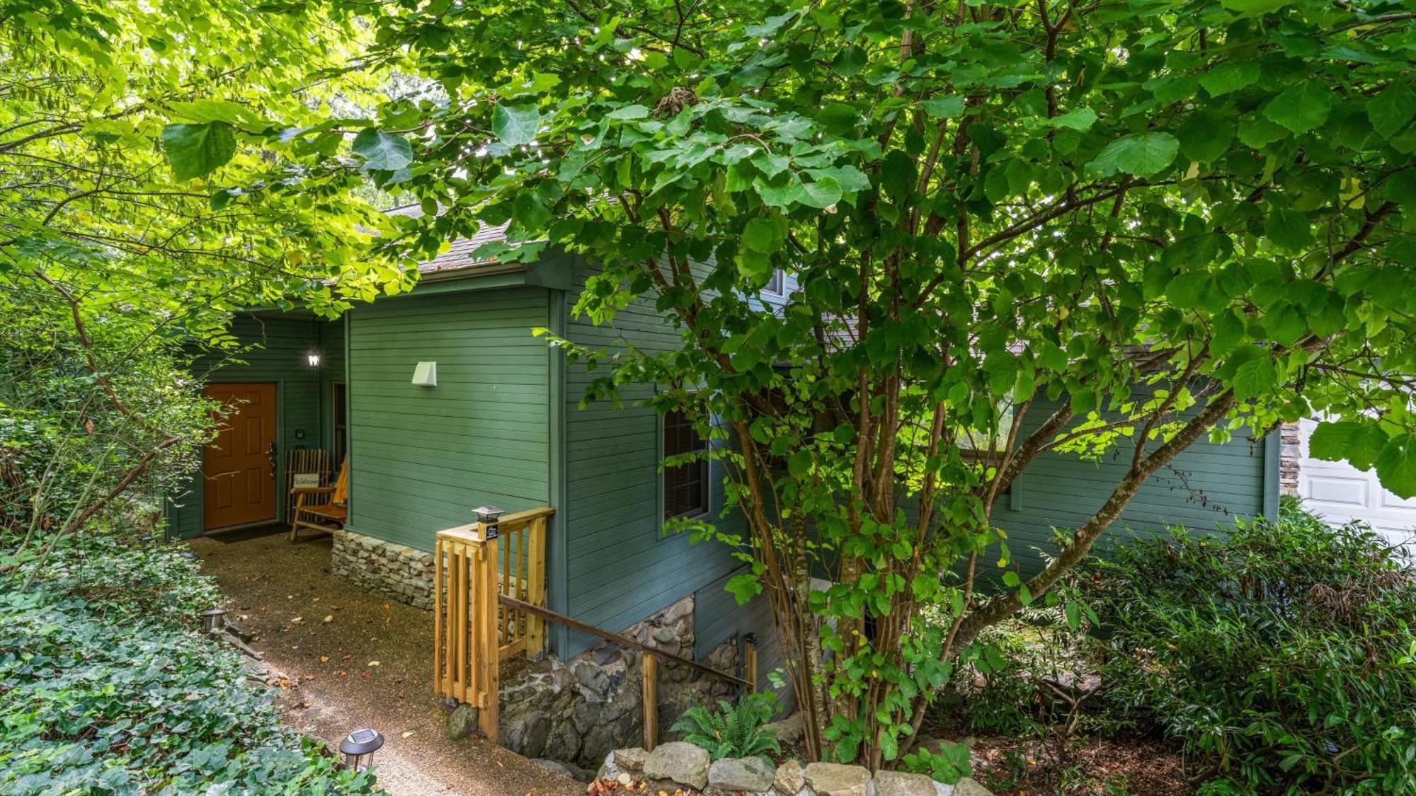 Whiskey Ridge Lodge, A Restored 1940S Gem, 2 Mins From Downtown, Breathtaking City Views, Custom Game Room, And Spacious Elegance جاتلينبرج المظهر الخارجي الصورة