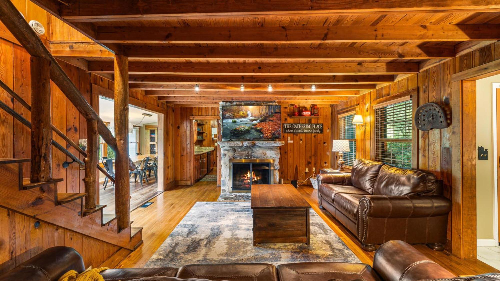 Whiskey Ridge Lodge, A Restored 1940S Gem, 2 Mins From Downtown, Breathtaking City Views, Custom Game Room, And Spacious Elegance جاتلينبرج المظهر الخارجي الصورة