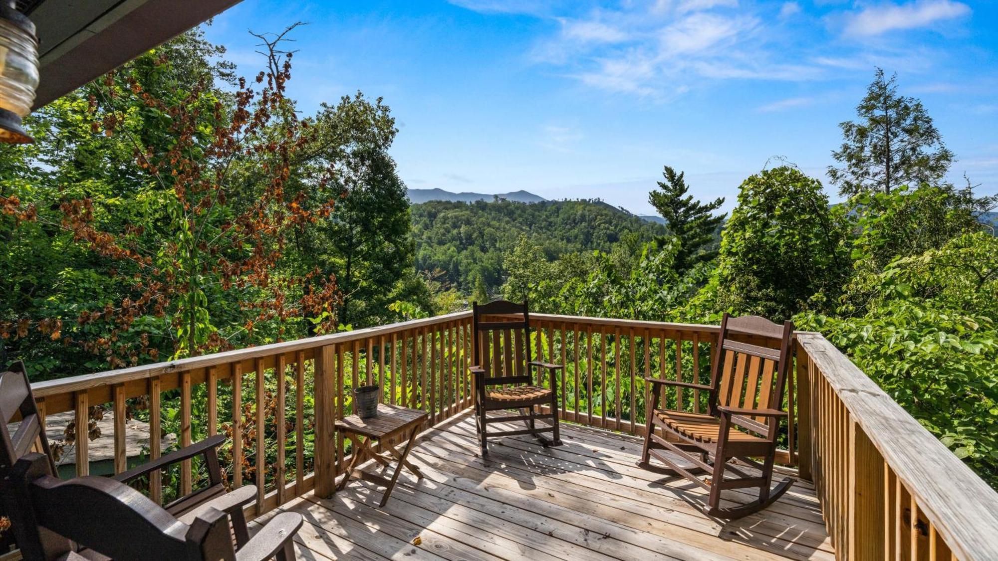Whiskey Ridge Lodge, A Restored 1940S Gem, 2 Mins From Downtown, Breathtaking City Views, Custom Game Room, And Spacious Elegance جاتلينبرج المظهر الخارجي الصورة