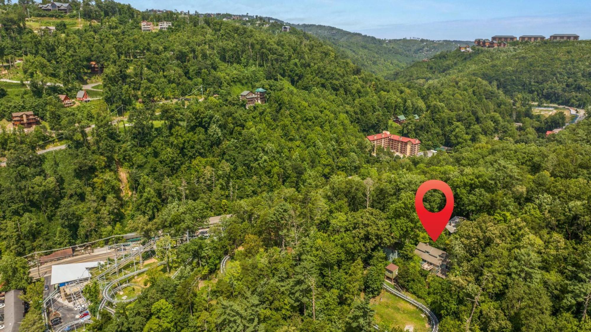 Whiskey Ridge Lodge, A Restored 1940S Gem, 2 Mins From Downtown, Breathtaking City Views, Custom Game Room, And Spacious Elegance جاتلينبرج المظهر الخارجي الصورة