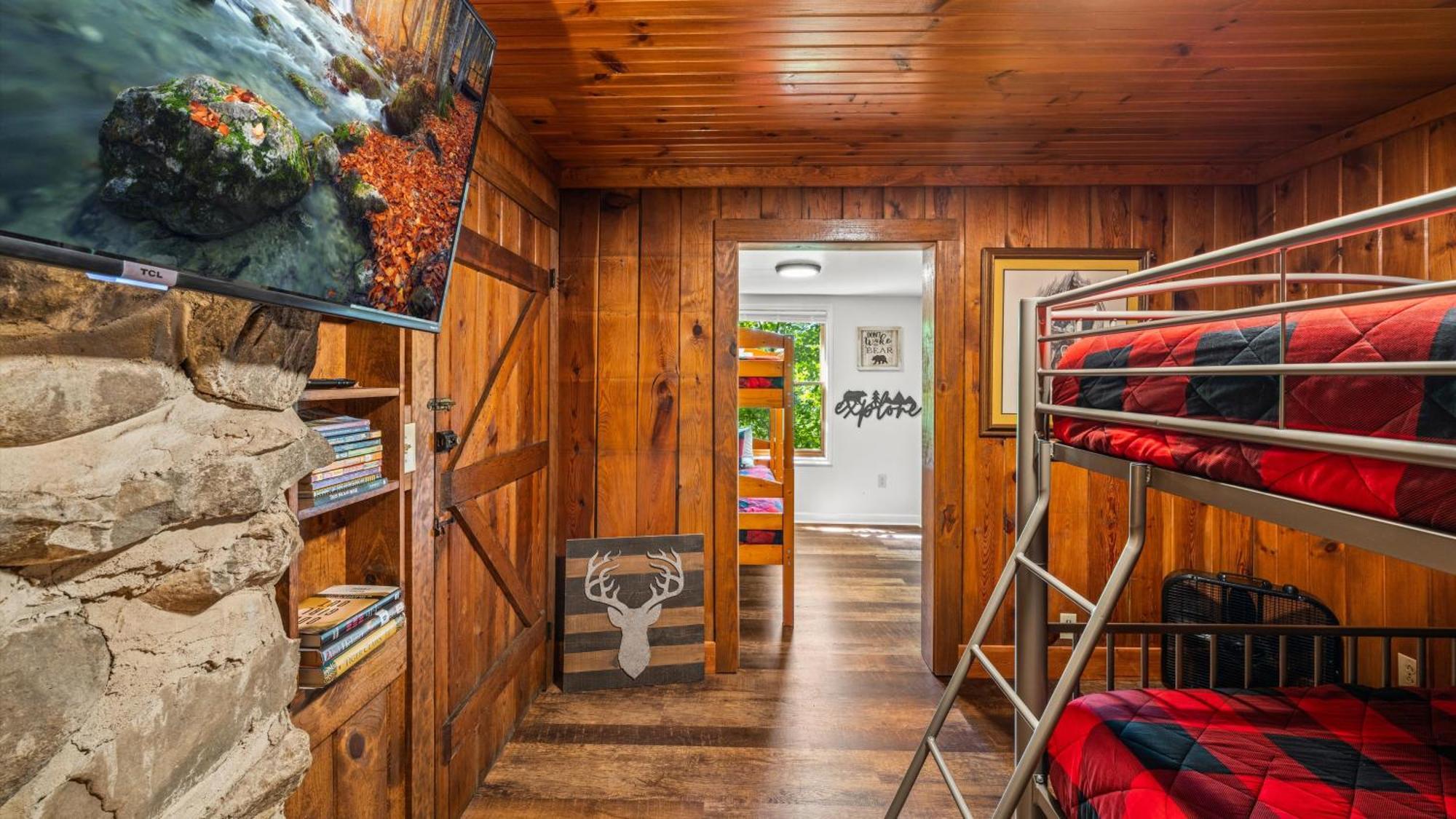 Whiskey Ridge Lodge, A Restored 1940S Gem, 2 Mins From Downtown, Breathtaking City Views, Custom Game Room, And Spacious Elegance جاتلينبرج المظهر الخارجي الصورة