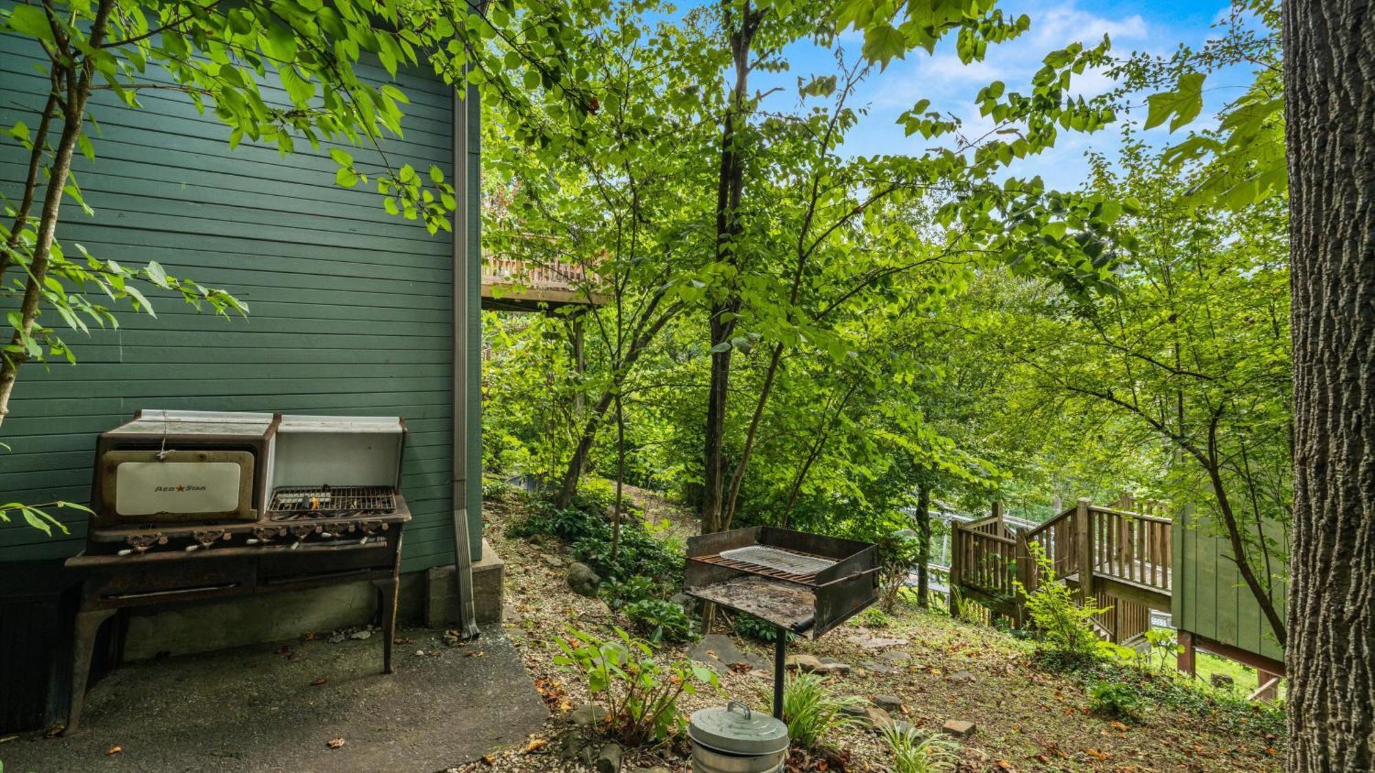 Whiskey Ridge Lodge, A Restored 1940S Gem, 2 Mins From Downtown, Breathtaking City Views, Custom Game Room, And Spacious Elegance جاتلينبرج المظهر الخارجي الصورة