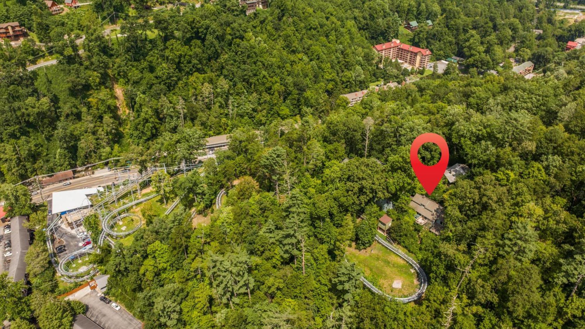 Whiskey Ridge Lodge, A Restored 1940S Gem, 2 Mins From Downtown, Breathtaking City Views, Custom Game Room, And Spacious Elegance جاتلينبرج المظهر الخارجي الصورة
