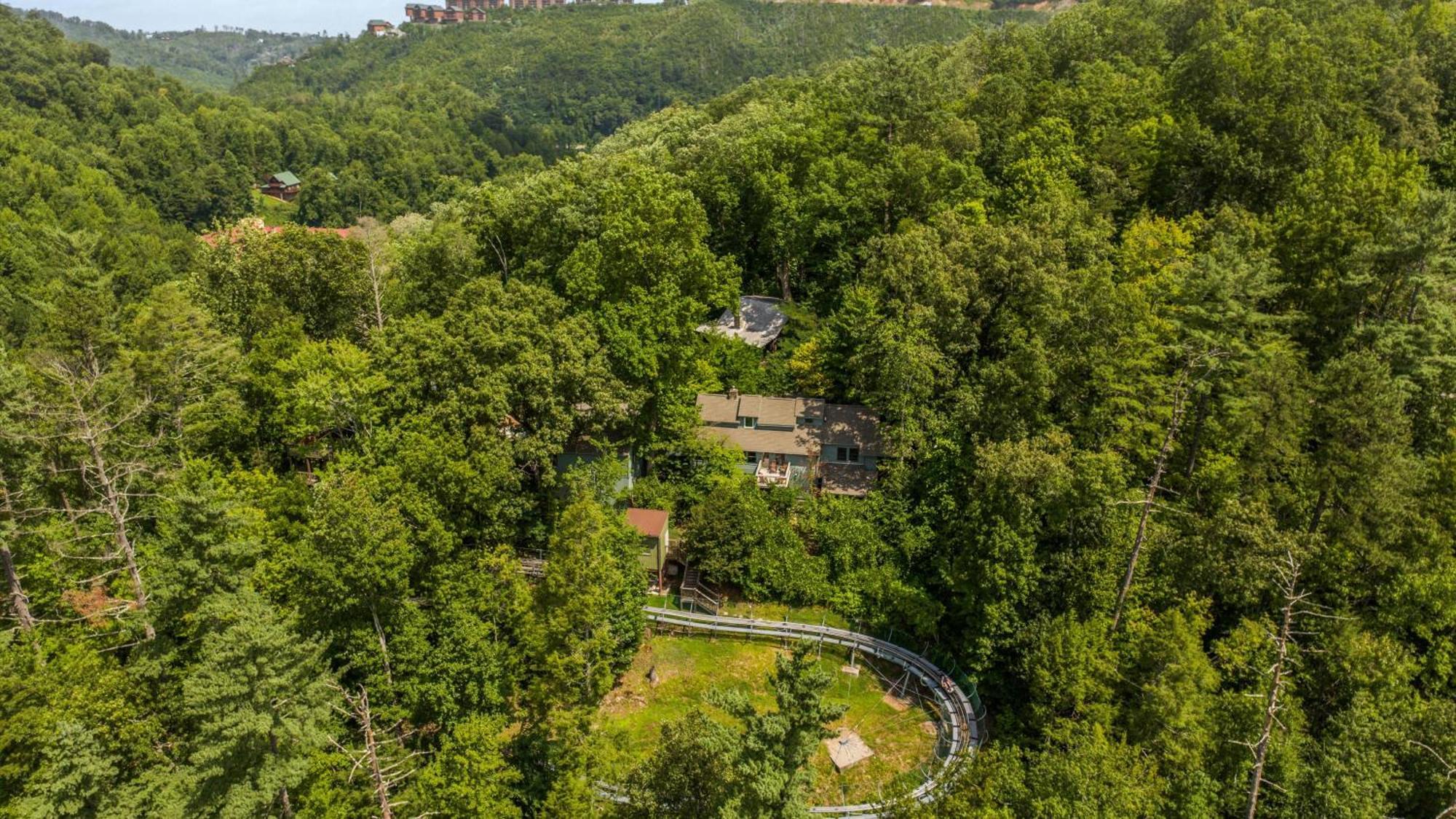 Whiskey Ridge Lodge, A Restored 1940S Gem, 2 Mins From Downtown, Breathtaking City Views, Custom Game Room, And Spacious Elegance جاتلينبرج المظهر الخارجي الصورة