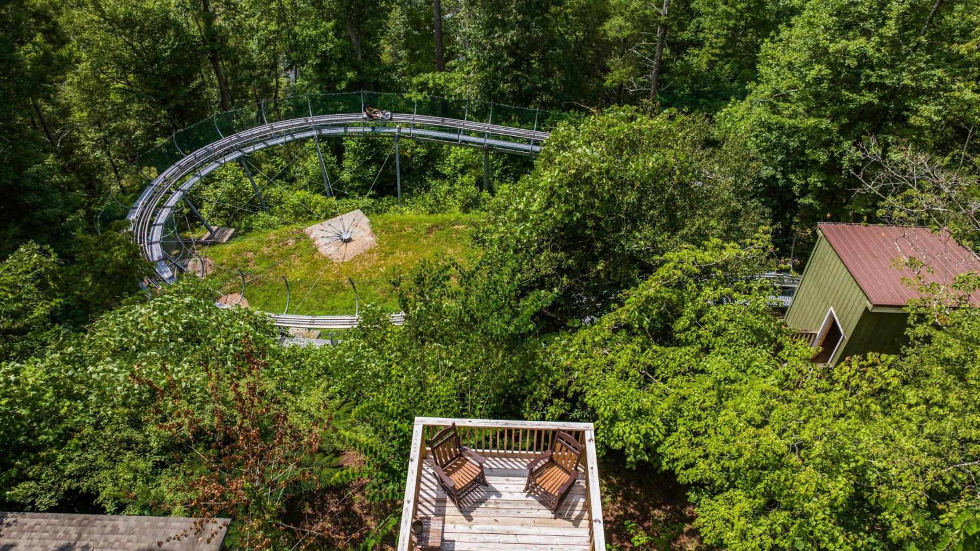 Whiskey Ridge Lodge, A Restored 1940S Gem, 2 Mins From Downtown, Breathtaking City Views, Custom Game Room, And Spacious Elegance جاتلينبرج المظهر الخارجي الصورة